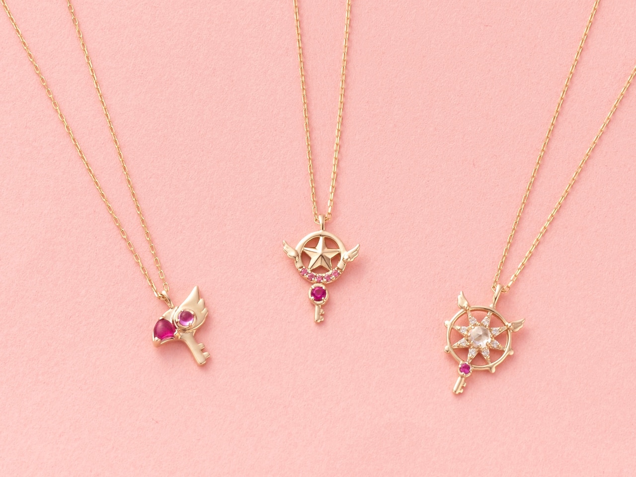 左から「封印の鍵 ネックレス」「星の鍵 ネックレス」「夢の鍵