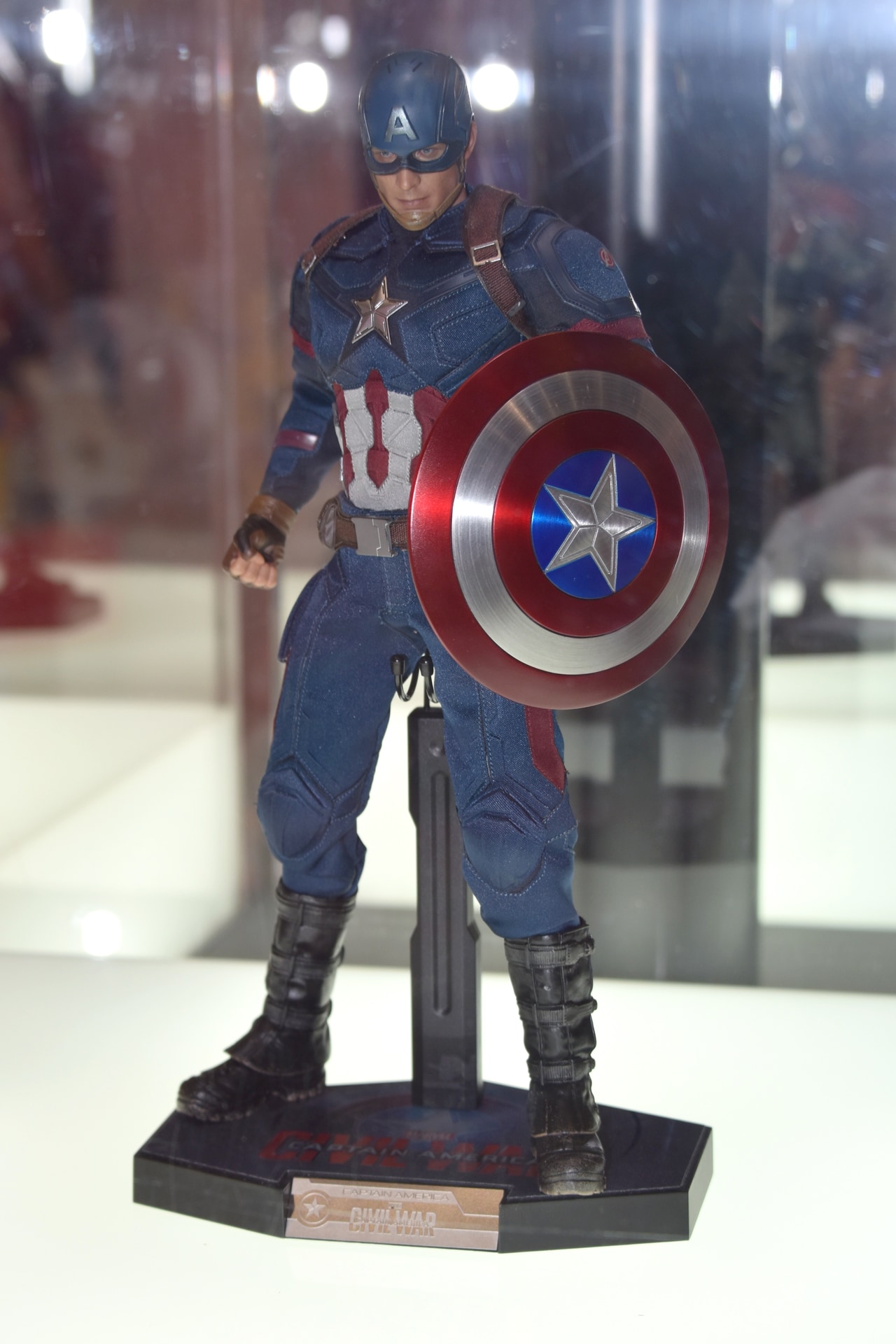 ホットトイズ キャプテン・アメリカ バトル版 シビル・ウォー 1/6