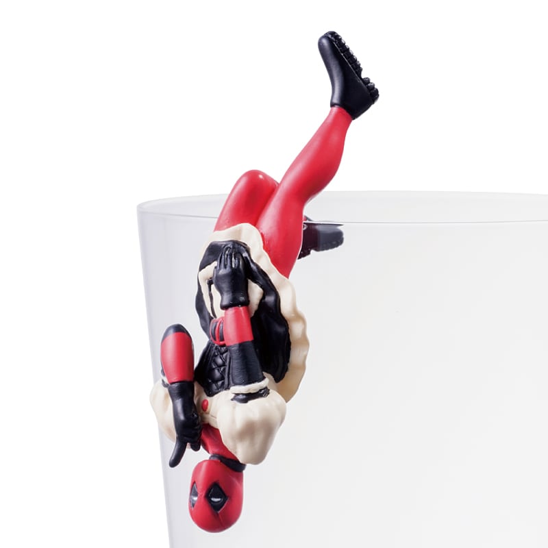 デッドプールがコップのフチでポーズ取るフィギュア発売、メイド服姿も