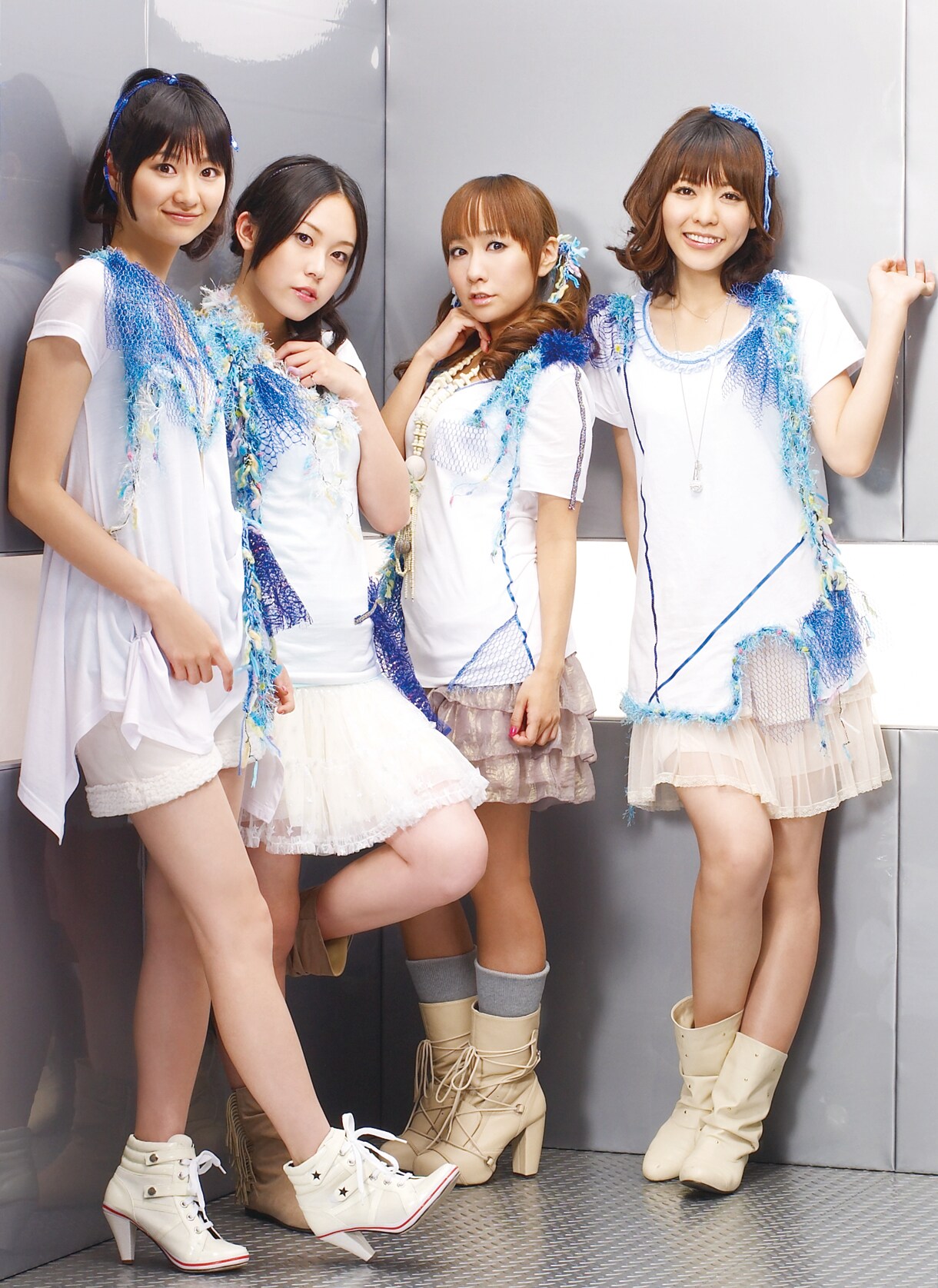 切り抜き◇スフィア 708ページ sphere(声優 豊崎愛生 戸松遥)メルカリ