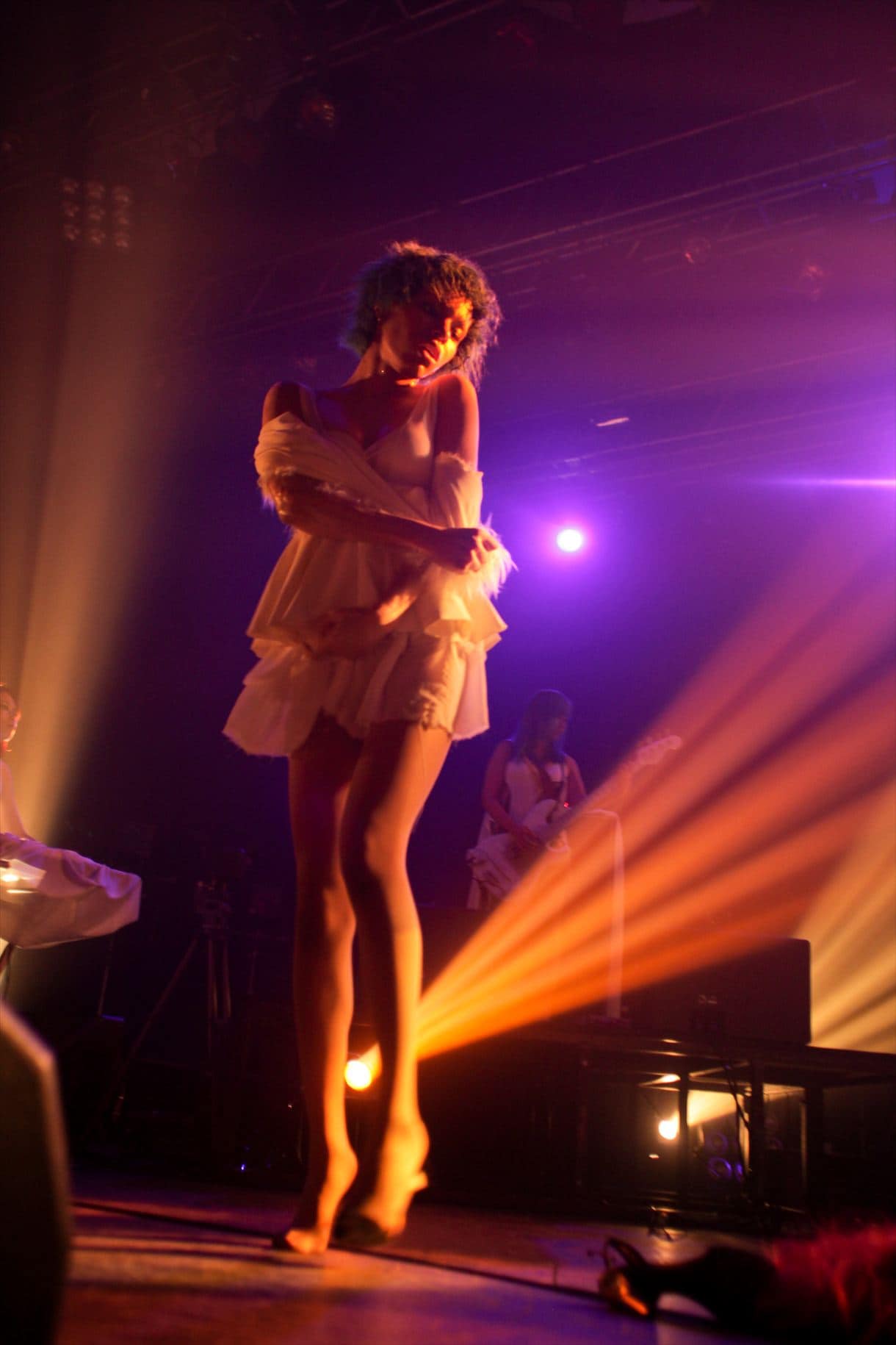 女王蜂、活動休止前ラストライブで荘厳パフォーマンス - 音楽ナタリー