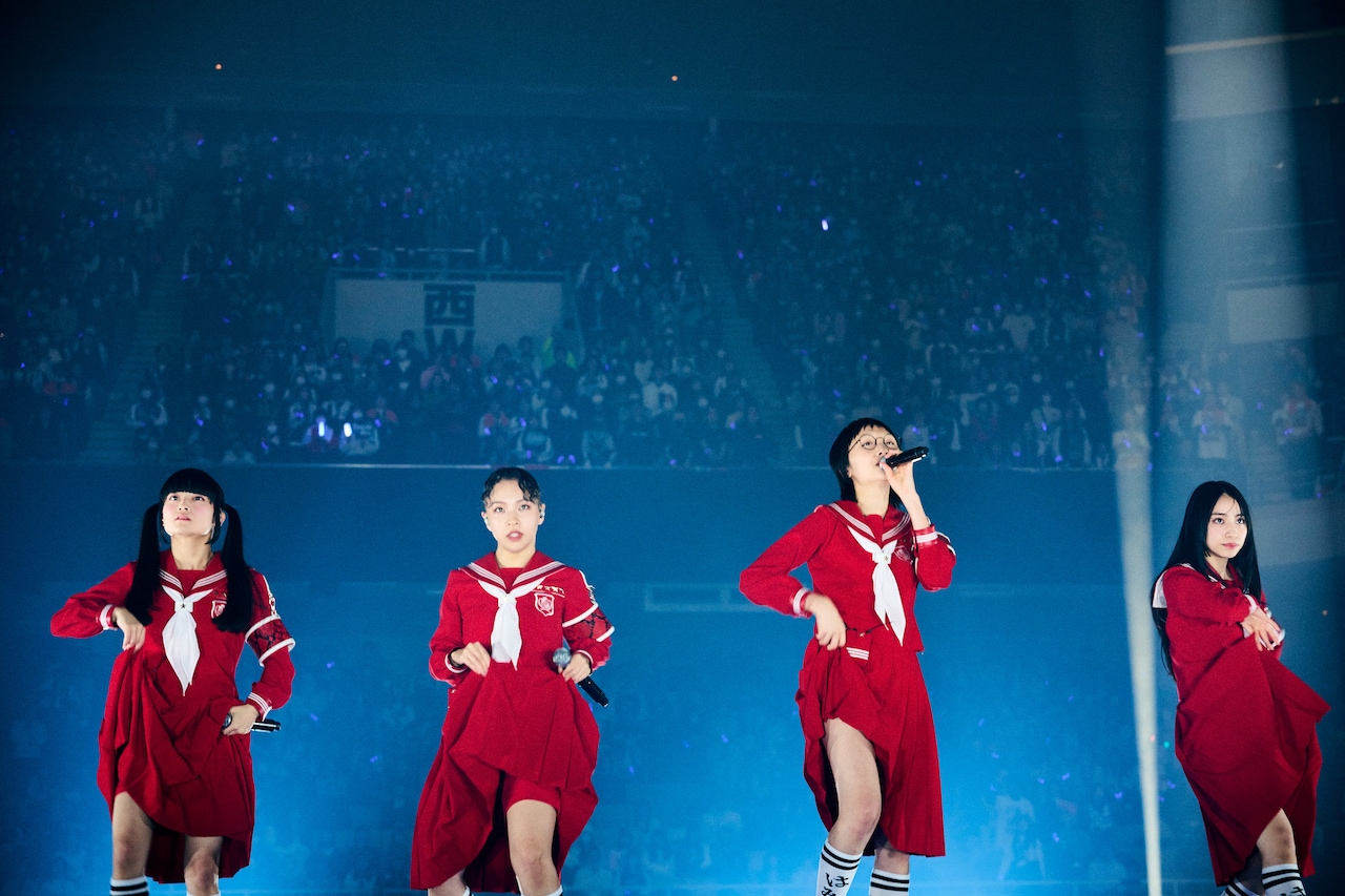 新しい学校のリーダーズ初の武道館公演に1万2000人集結、新しいファン