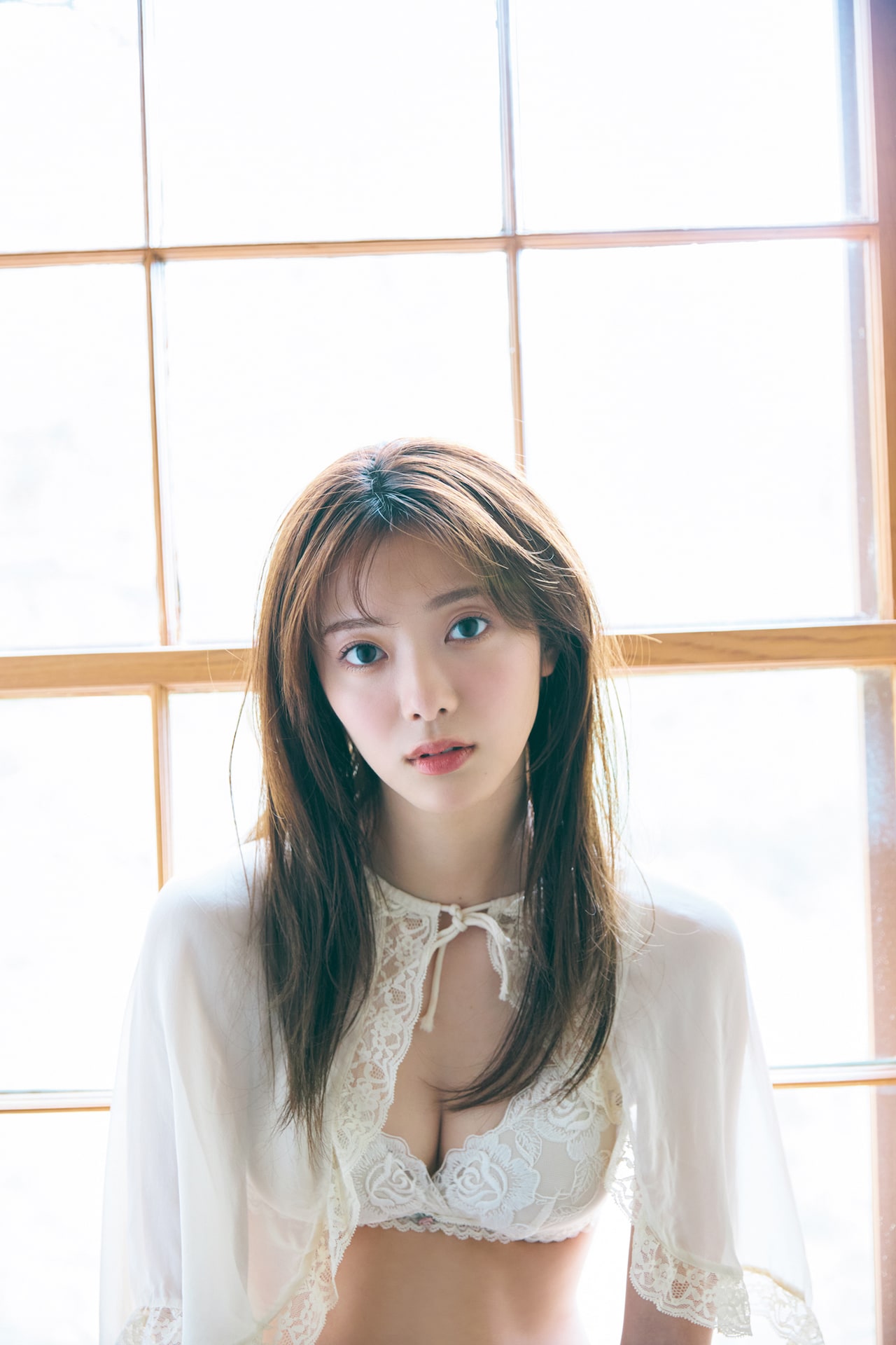 櫻坂46田村保乃が見せる、純白のランジェリー姿 - 音楽ナタリー