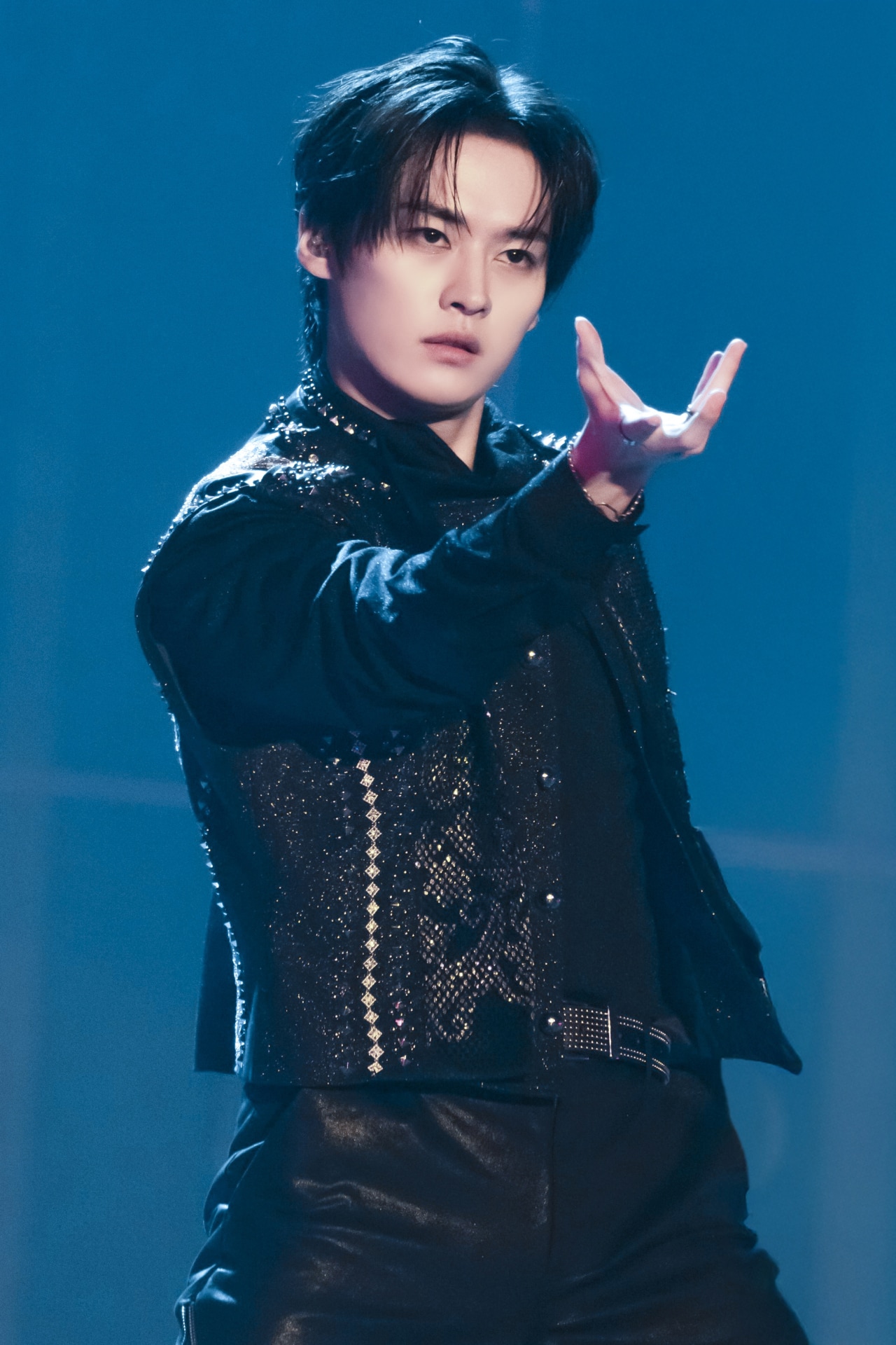 SKZKyocera1208_LeeKnow_01_b.