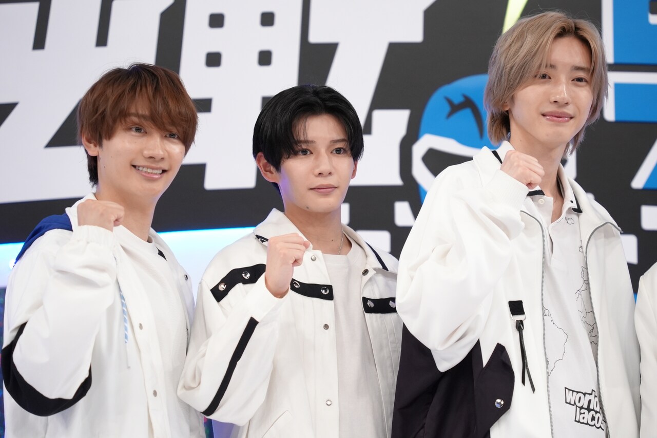 左から藤原丈一郎、長尾謙杜、道枝駿佑。 [画像ギャラリー 2/3] - 音楽