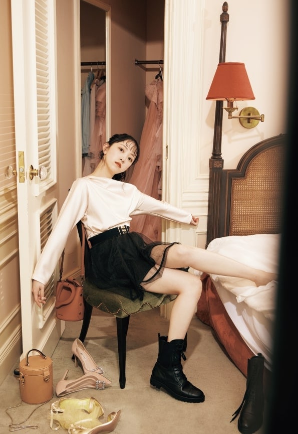 堀未央奈の乃木坂46卒業記念フォトブック裏表紙4種を公開 - 音楽ナタリー