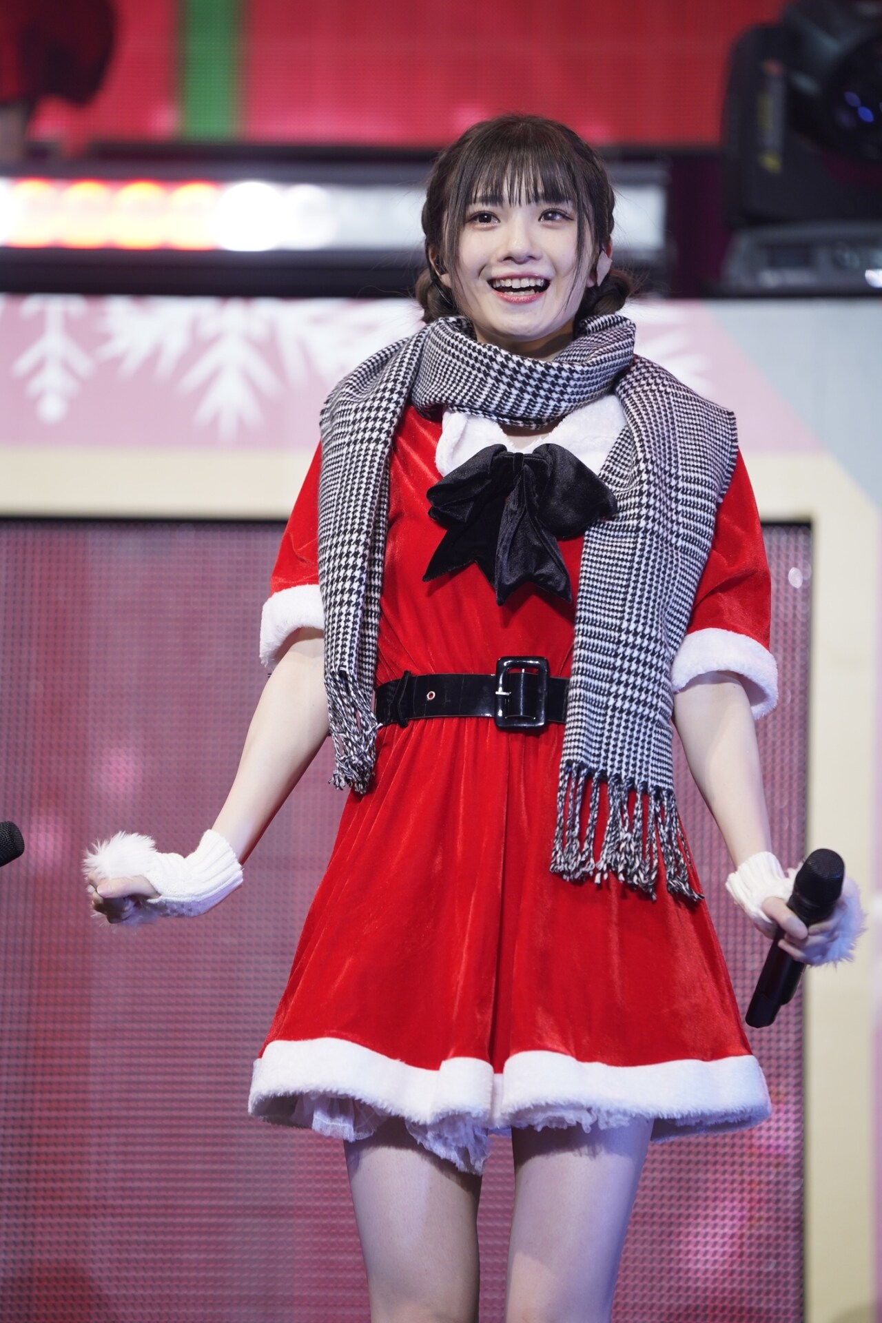 と*も様 ノイミー 菅波美玲 生写真 排他的ファイター歌唱衣装② 直筆