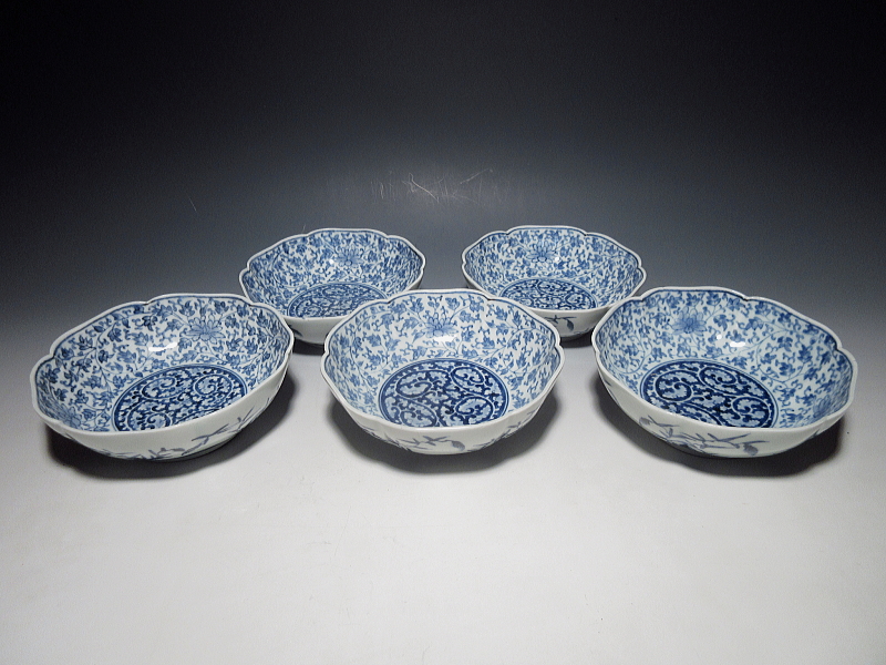 古伊万里 染付 花唐草文と薄瑠璃抜き蛸唐草文 深皿 5客組【元禄