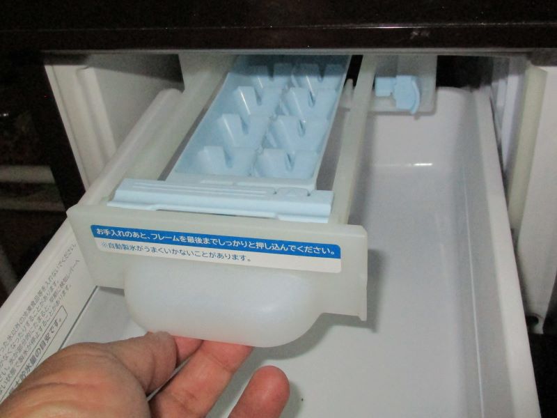 日立の冷蔵庫の自動製氷機が作動しなくなったので、製氷部分を分解して