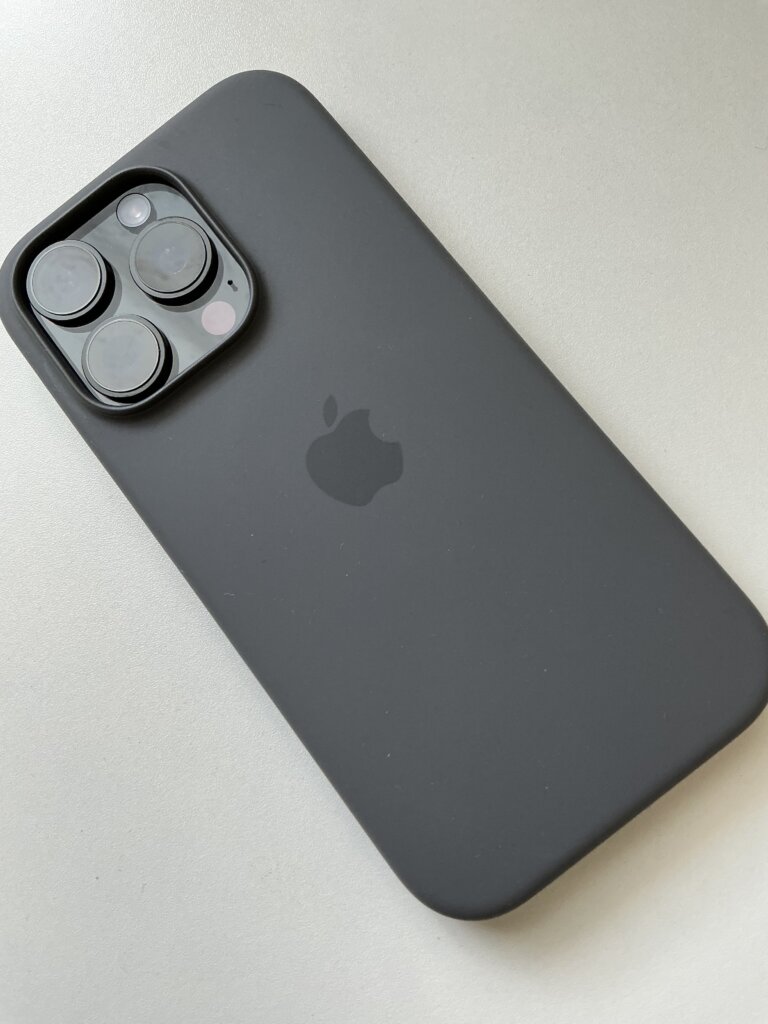 専用ですiPhone 16e 純正シリコンケース ブラック iPhone16e 黒