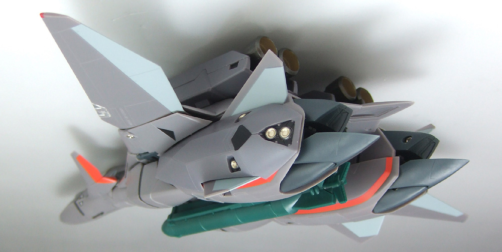 やまと 1/60 完全変形VF-11B with スーパーパック マクロスプラス YAMATO