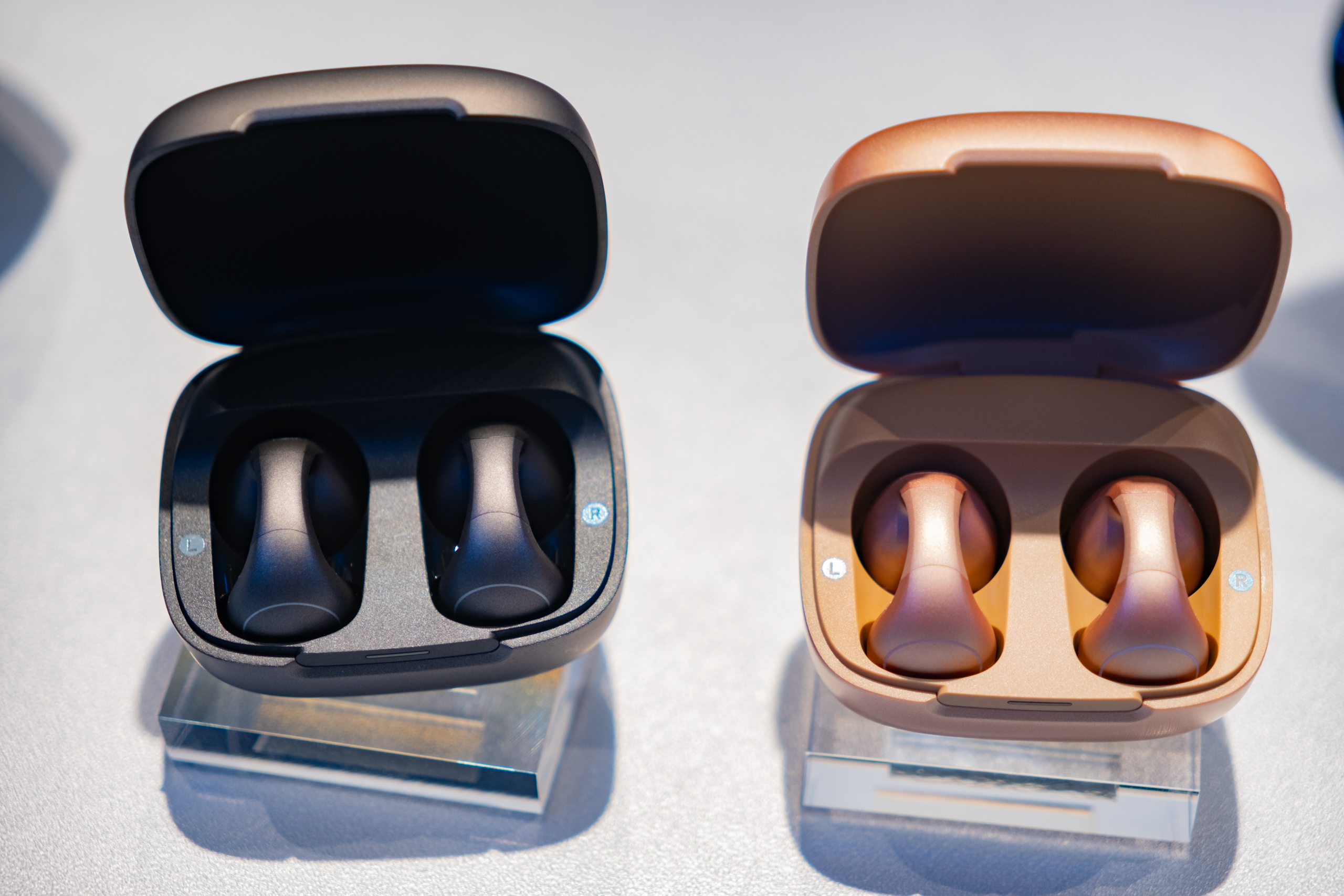 Ankerからファッショナブルに音楽を楽しめるイヤーカフ型完全