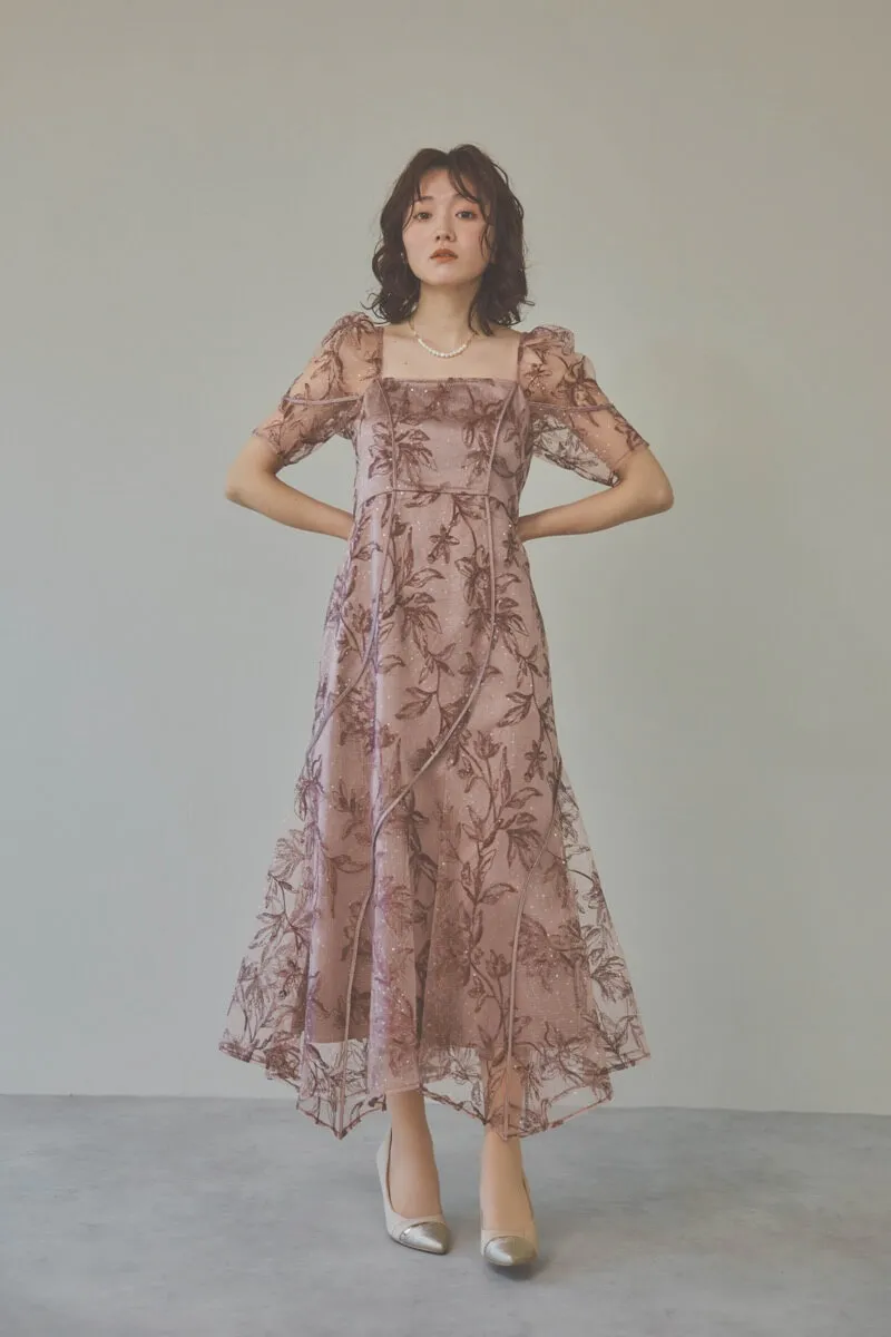 ピンクのカーブパネルエンブロイダリードレス[M] FRAY.IDのレンタル