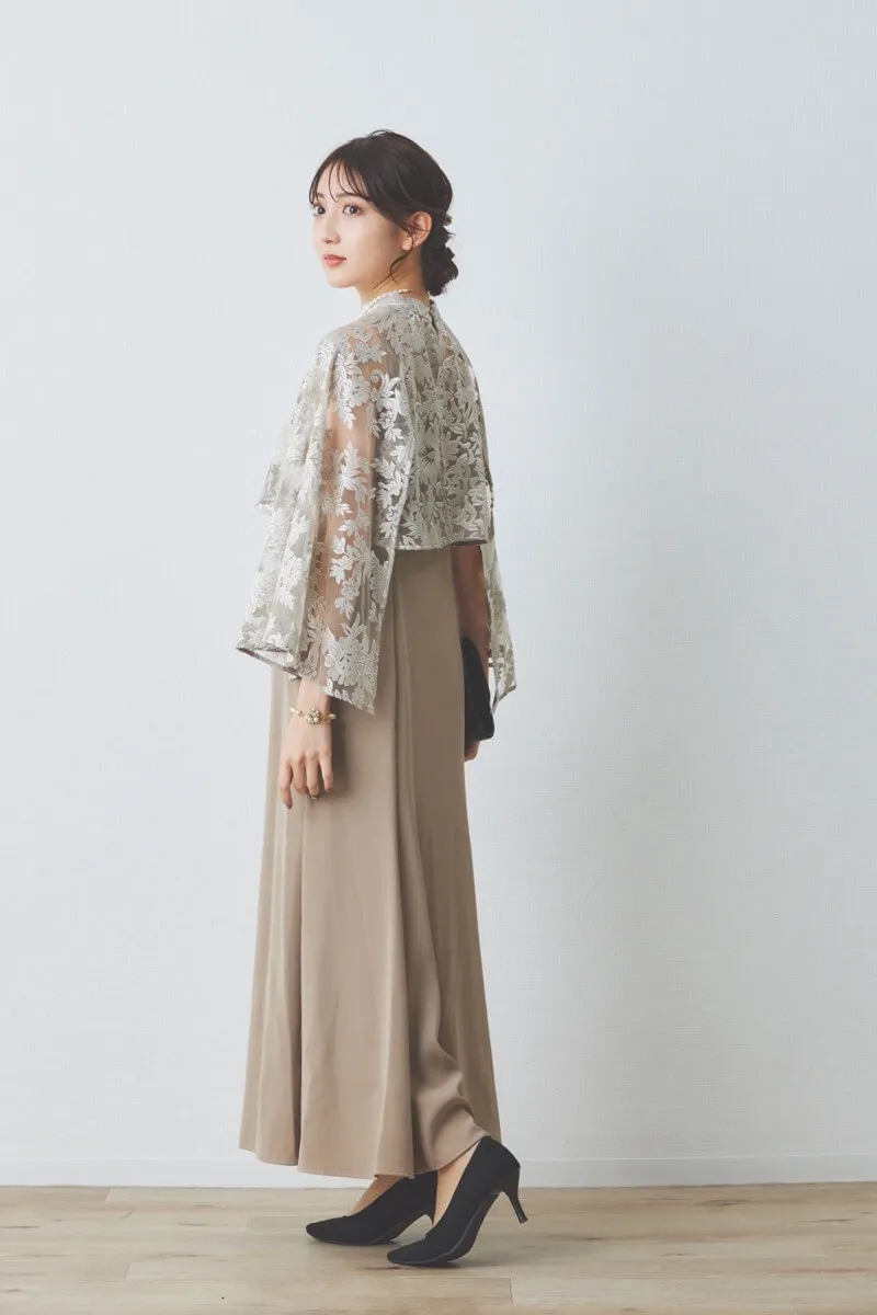 ベージュのエンブロイダリーレースケープセットドレス[M] anuansの