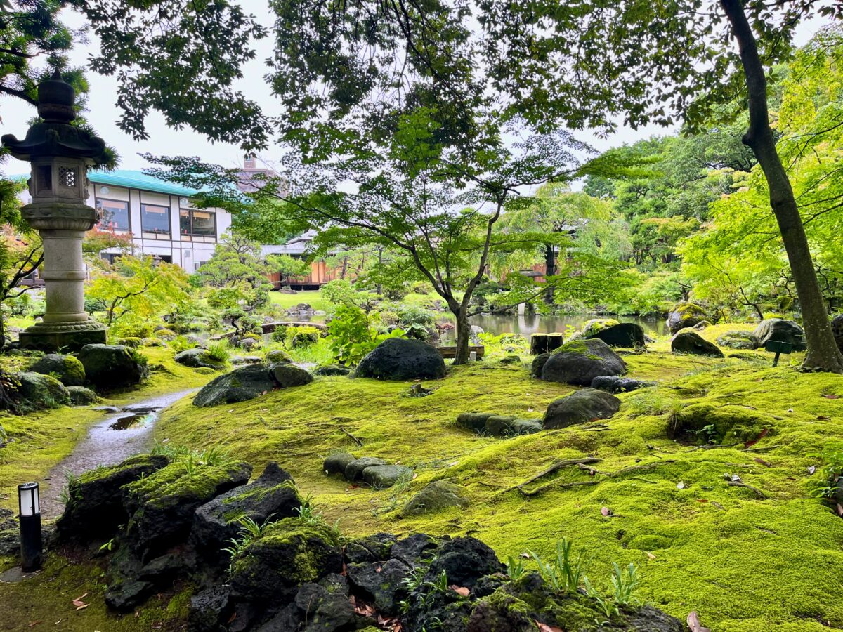 隆泉苑（佐野美術館）庭園 ― 国宝の刀剣も…静岡県三島市の庭園