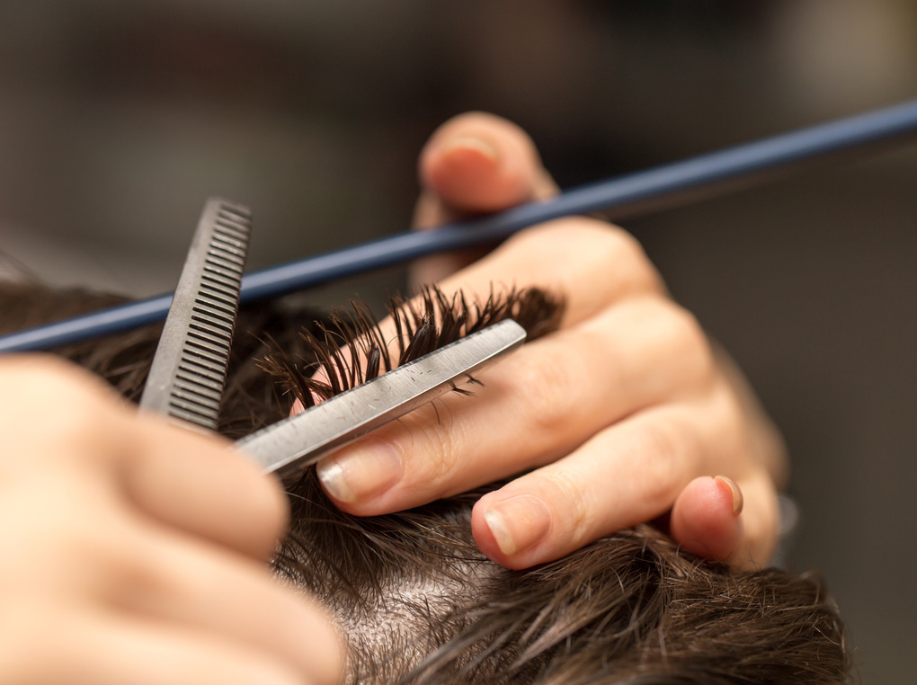 切れ味と抜け感の良い理美容師プロ用セニングシザー操作性抜群