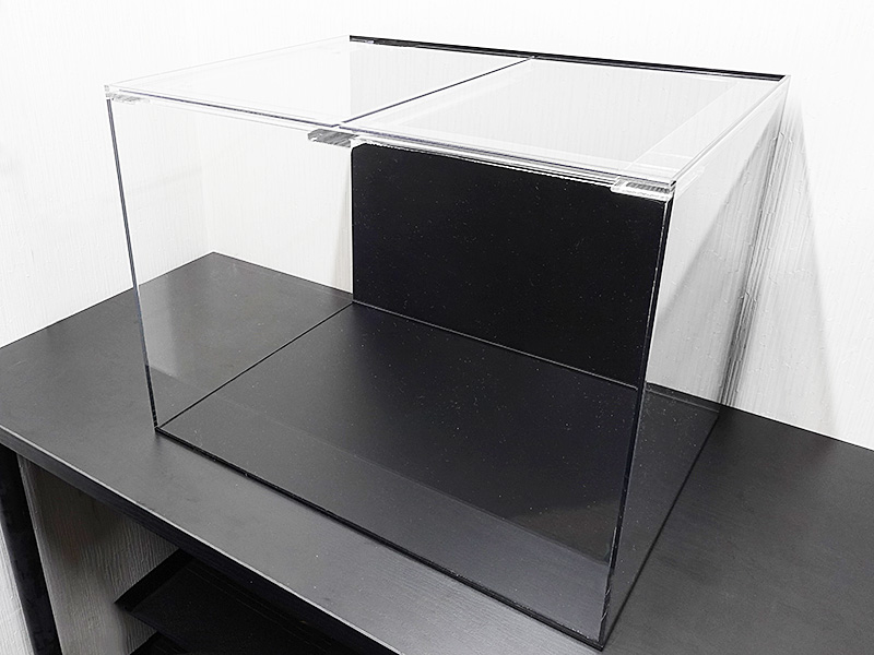 オーダーメイド・アクリル水槽】2面(背・底)ブラック・リブ穴加工