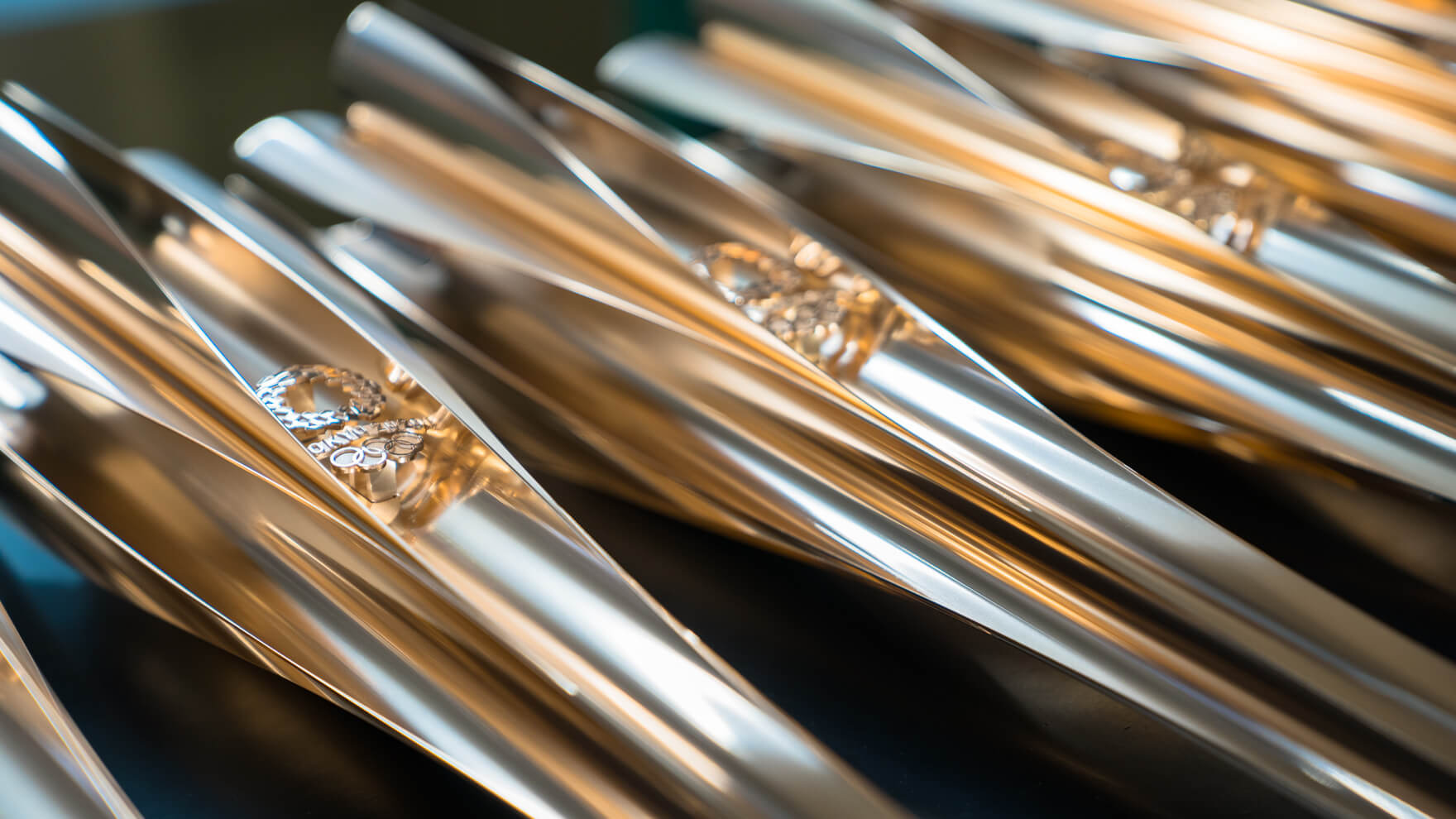 東京2020オリンピック 聖火ランナー使用トーチ 都庁で五輪聖火トーチ