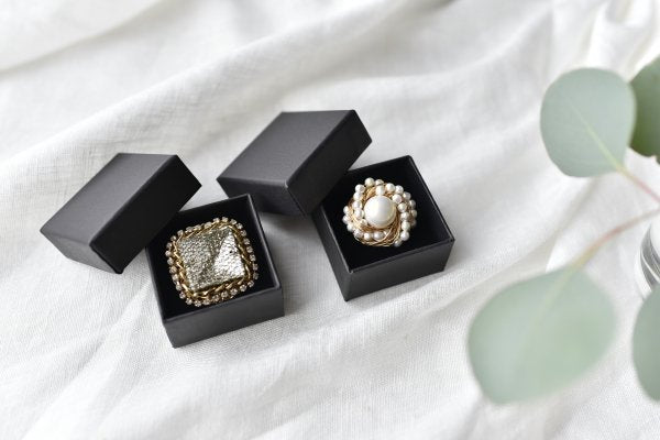 煌めくノーブルブローチ – OURHOME