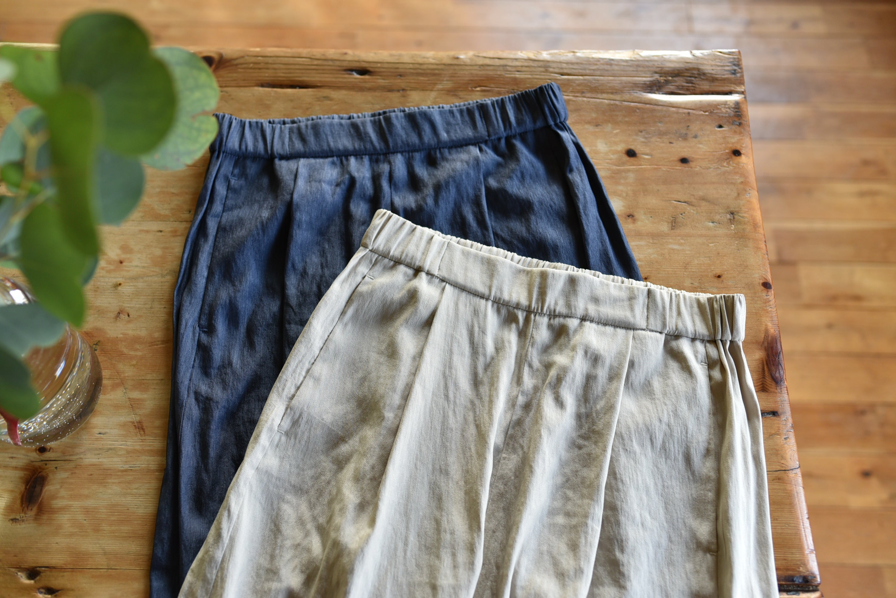 OUR ゆったりフレアワイドパンツ 小花柄 ゆったりフレアワイドパンツ