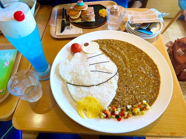 でっっっか！」129.3cmの衝撃…ドラえもんの頭囲サイズで登場した巨大皿