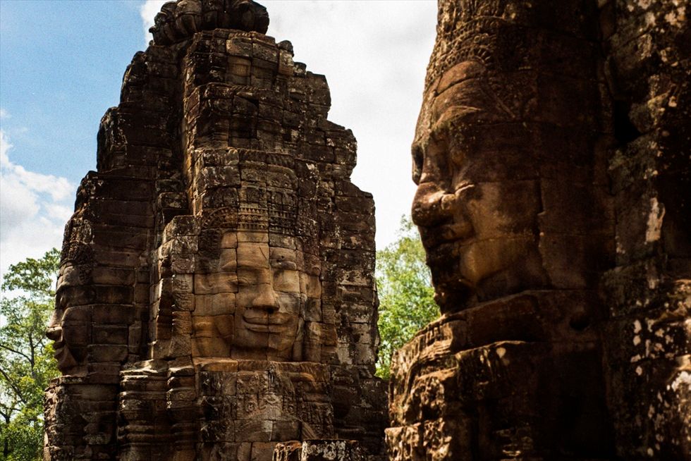 カンボジア、アンコール・トムの穏やかな巨大四面像に癒やされる