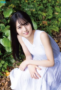 注目の乃木坂6期生19歳美女 お部屋でゴロゴロ→ノースリーブワンピに