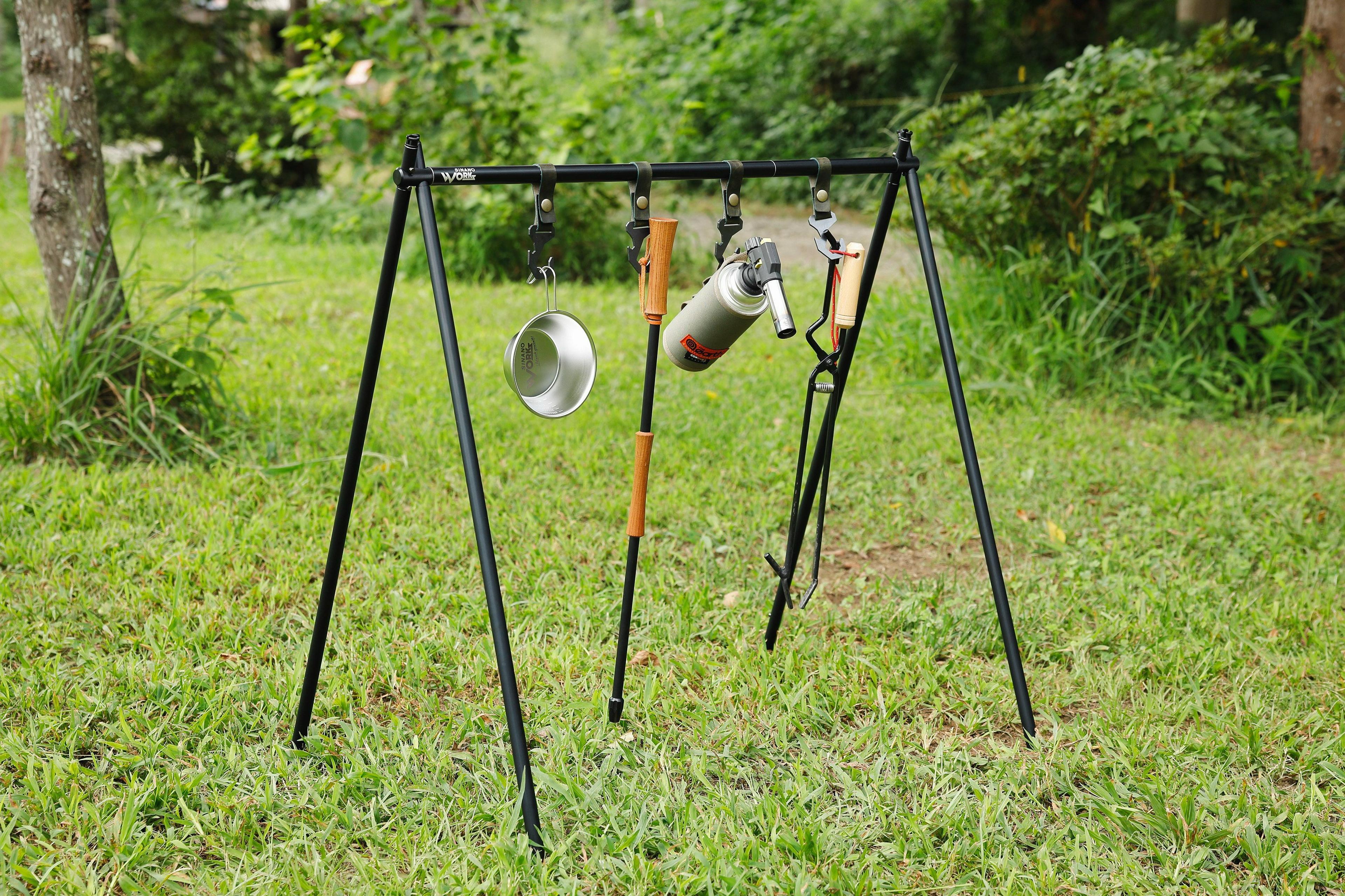 シナノワークスの革新的ハンガーラック「スナイプハンガー」がキャンプ