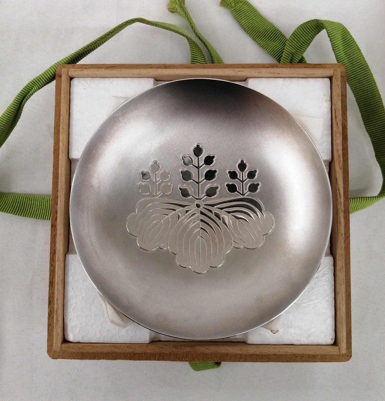 銀杯 勤続記念 大蔵省造幣局製 桜紋 SILVER1000 桐箱入り 3点セット