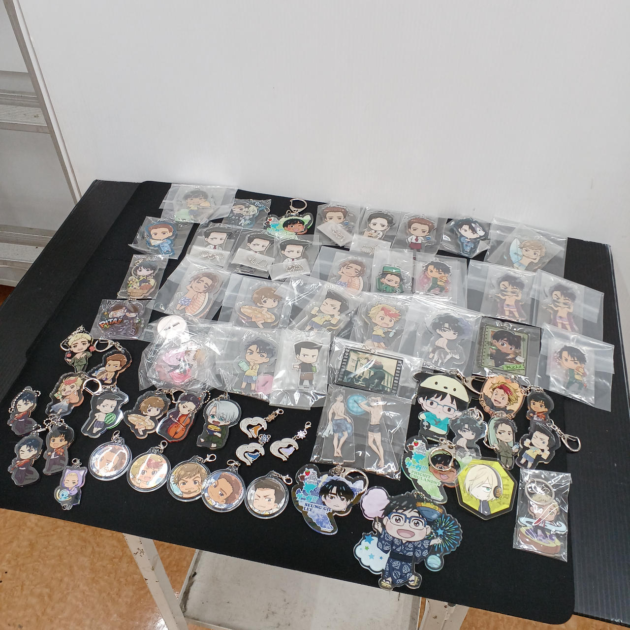 ユーリ!!!ON ICE グッズセット|【ハードオフ公式通販】オフモール