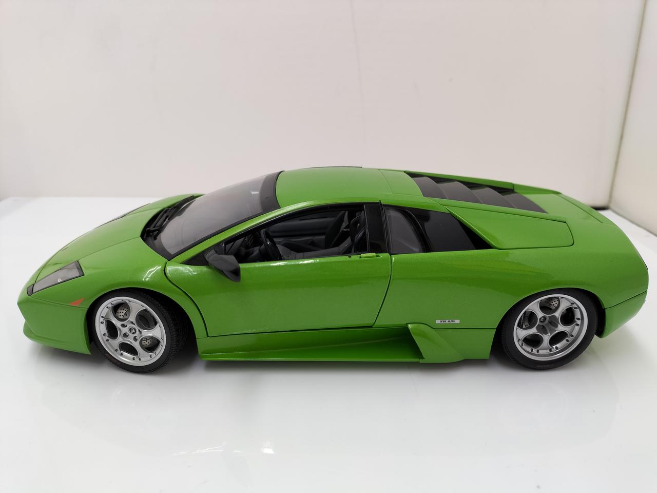 ランボルギーニ ムルシエラゴ AUTOart 1/18 オートアート