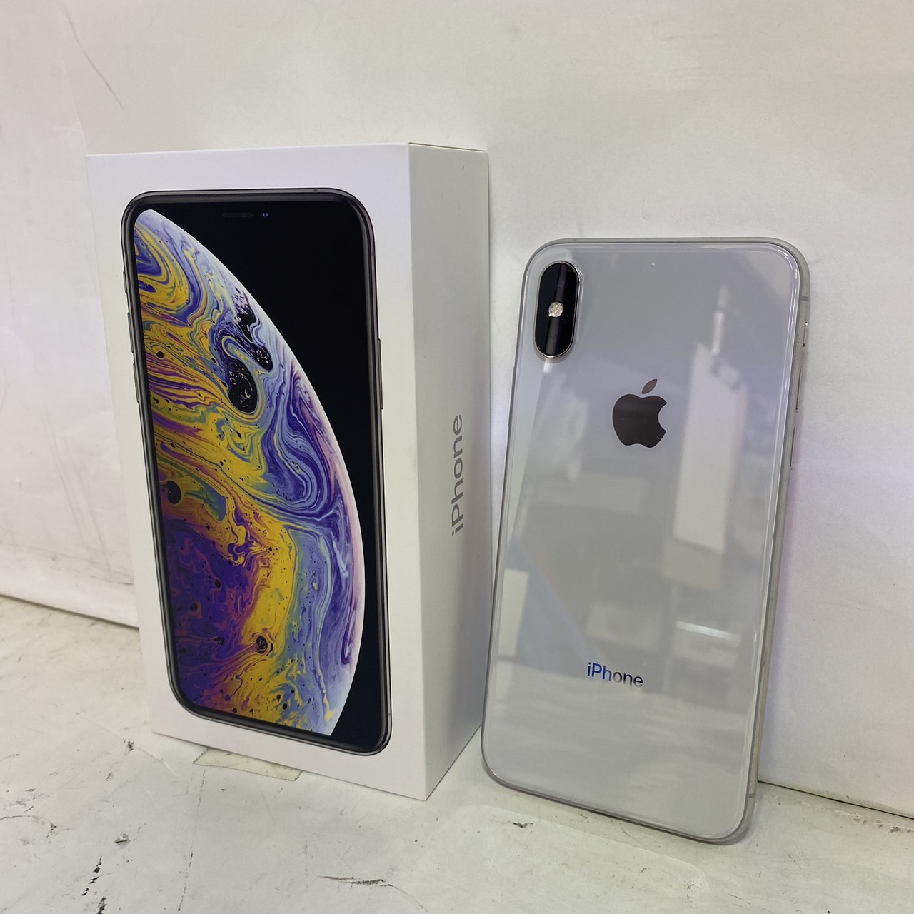 iPhone Xs Silver 256 GB docomo 中古