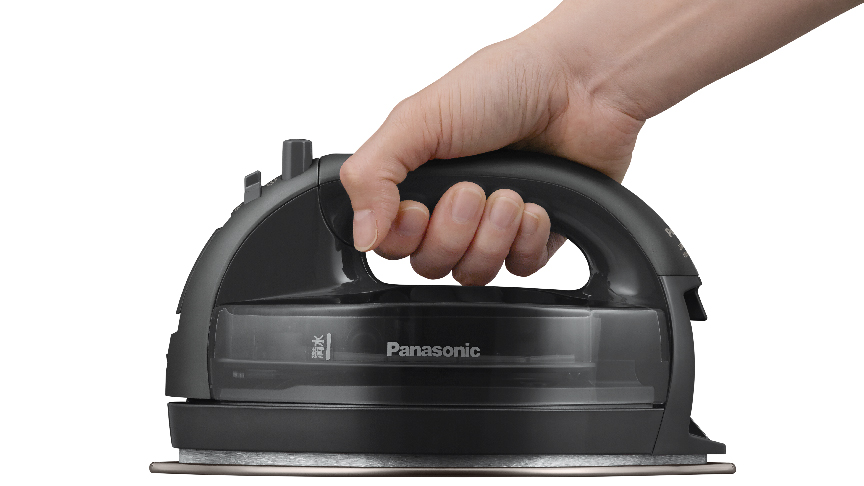 特長 コードレススチームアイロン NI-WL709 | アイロン・衣類