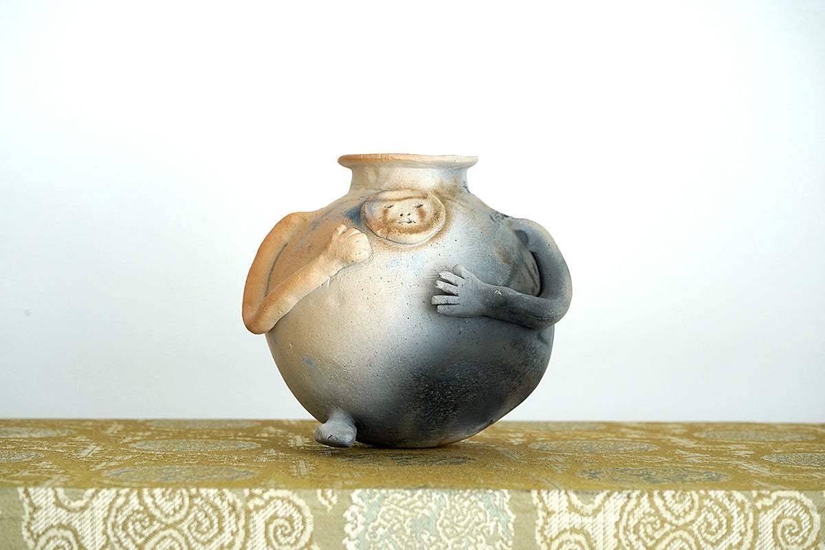 美しい古美術◼️蔵の裏からかなり雰囲気のある蓋のある花瓶のような謎