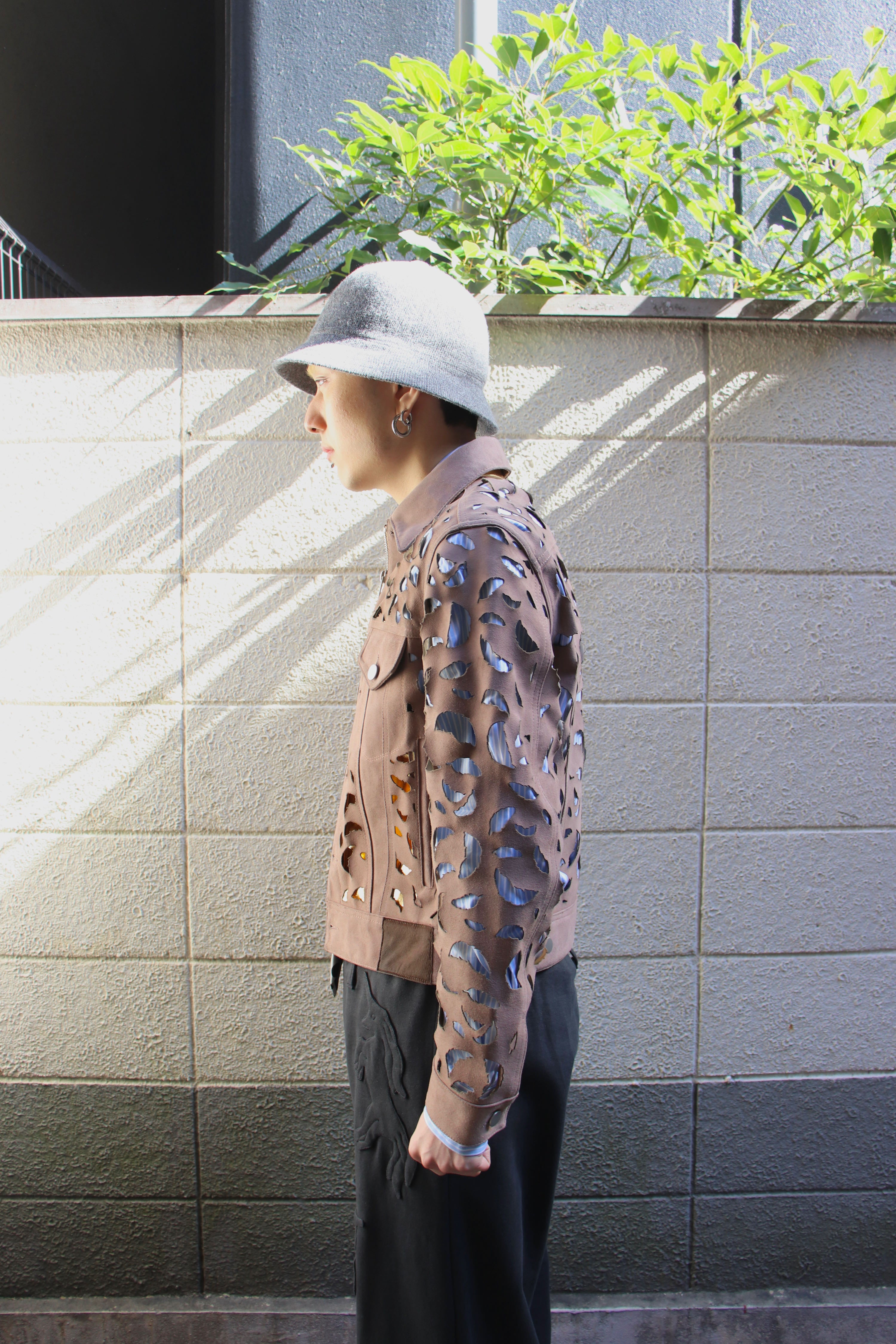 MASU(エムエーエスユー)のWING-CUT LEATHER TRUCKER JACKET GREIGEの