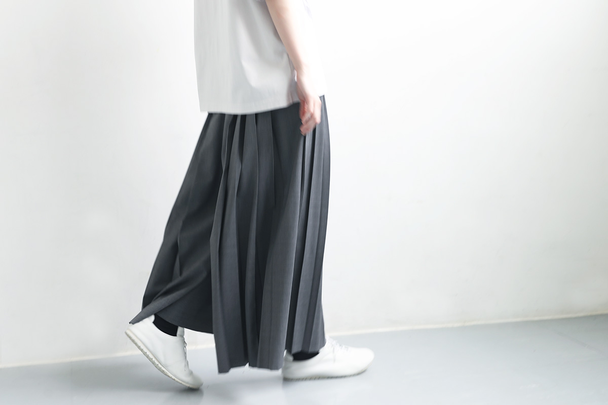 HATRA ハトラ Hak Pleats Pants [grey]