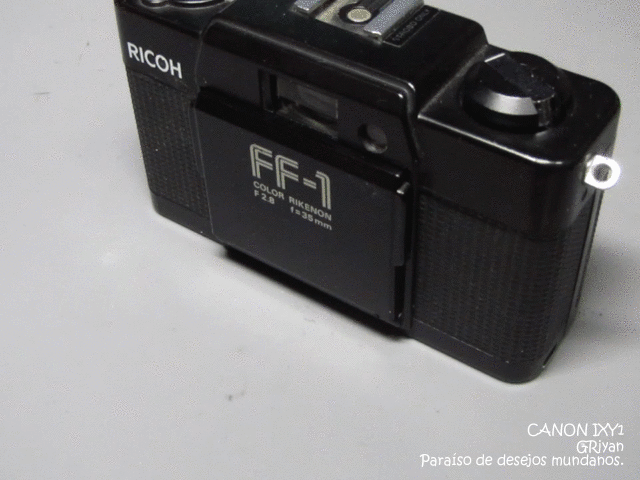 パカっと開くギミックが楽しいカメラ RICOH FF-1のジャンクを分解して