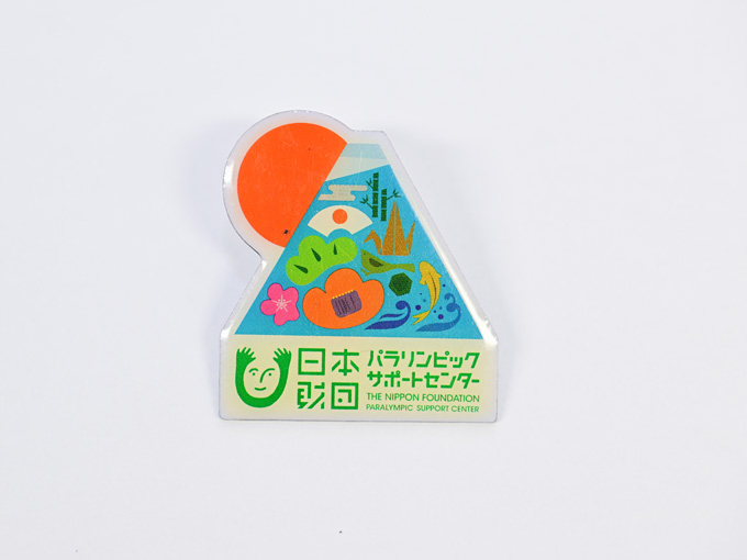 パリで購入 企業ノベルティピンバッジ34点 パリで購入 企業ノベルティ