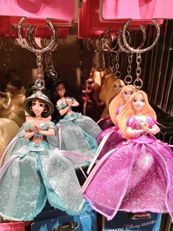 本日新発売のディズニープリンセスキーチェーン☆各価格890円です