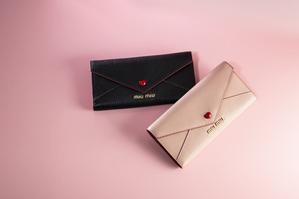 miumiu マドラスラブ 財布 折りたたみ財布 極美品❤️ ミュウ ミュウ