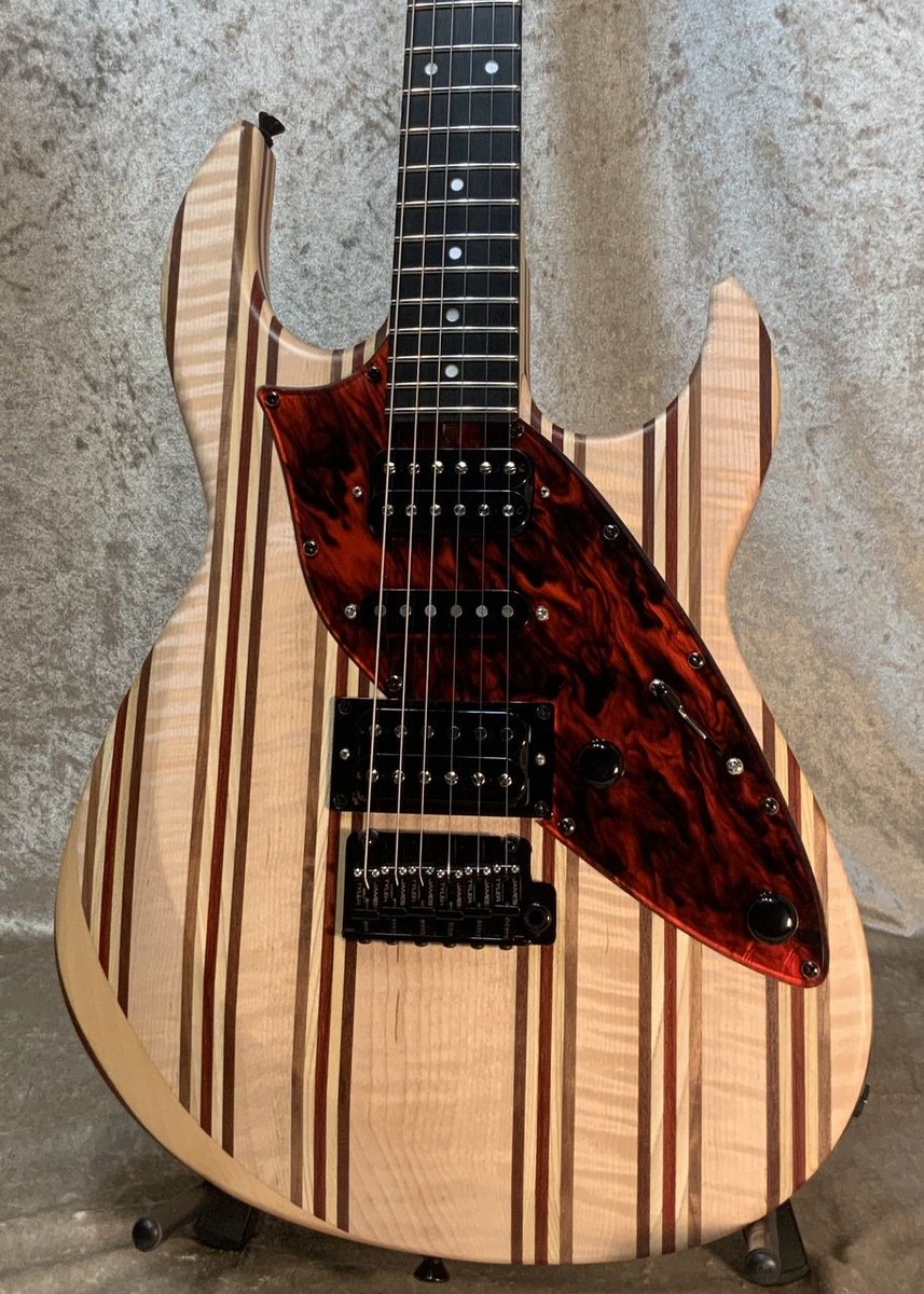 ☆美品 ローノイズで多機能搭載 BUSKERS SSH ST ☆美品 ローノイズで多