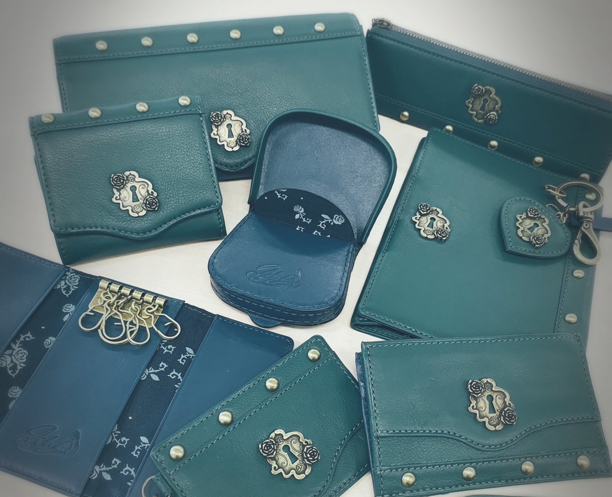 アイカツ! ゴシックヴィクトリア 白銀リリィ 本革三つ折り財布 AIKATSU