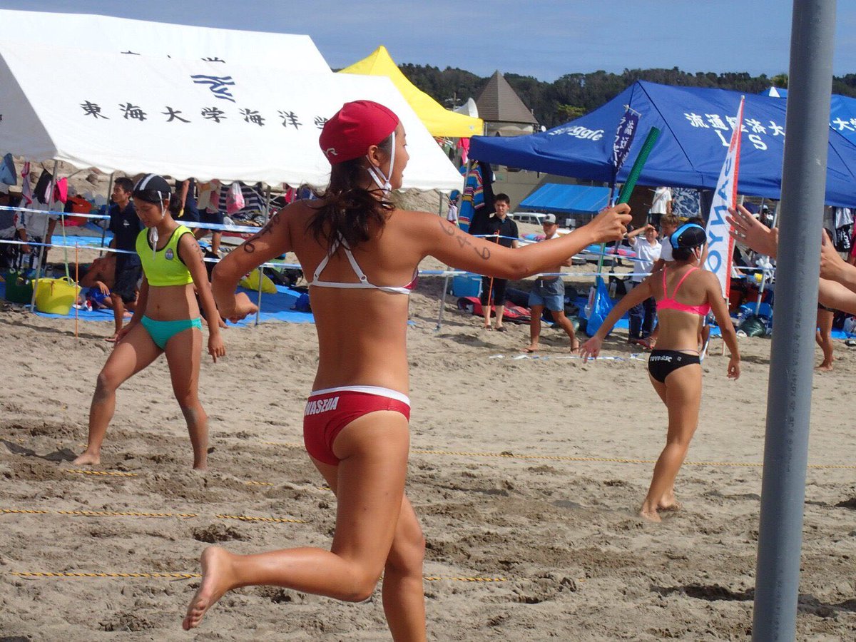 こんにちは！ 今日は、私たちが着用している水着を紹介します😊チーム