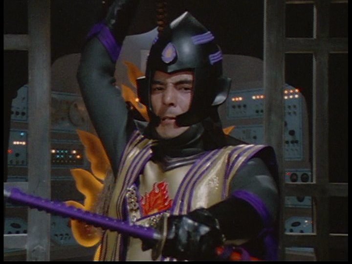 1972年『アイアンキング』では体制の転覆を目論む不知火一族の威厳