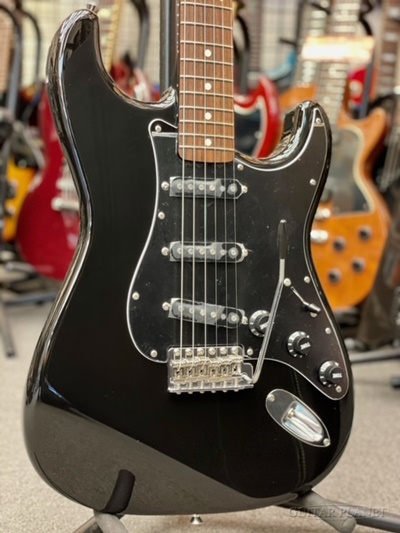 3.3kgという軽量なオールブラックのシックなルックスがカッコイイ