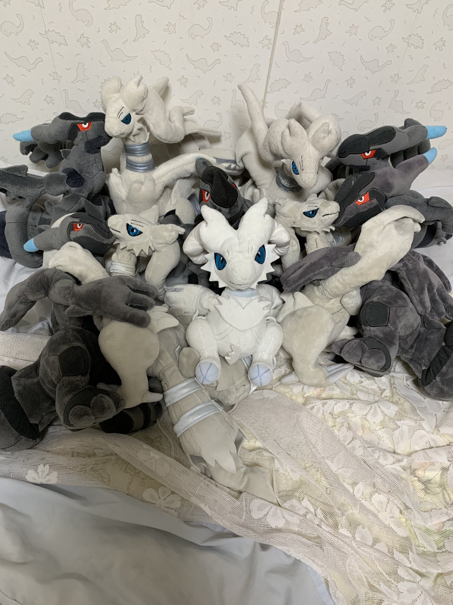 レシラム ポーズチェンジ ぬいぐるみ タカラトミー レシラム ポーズ