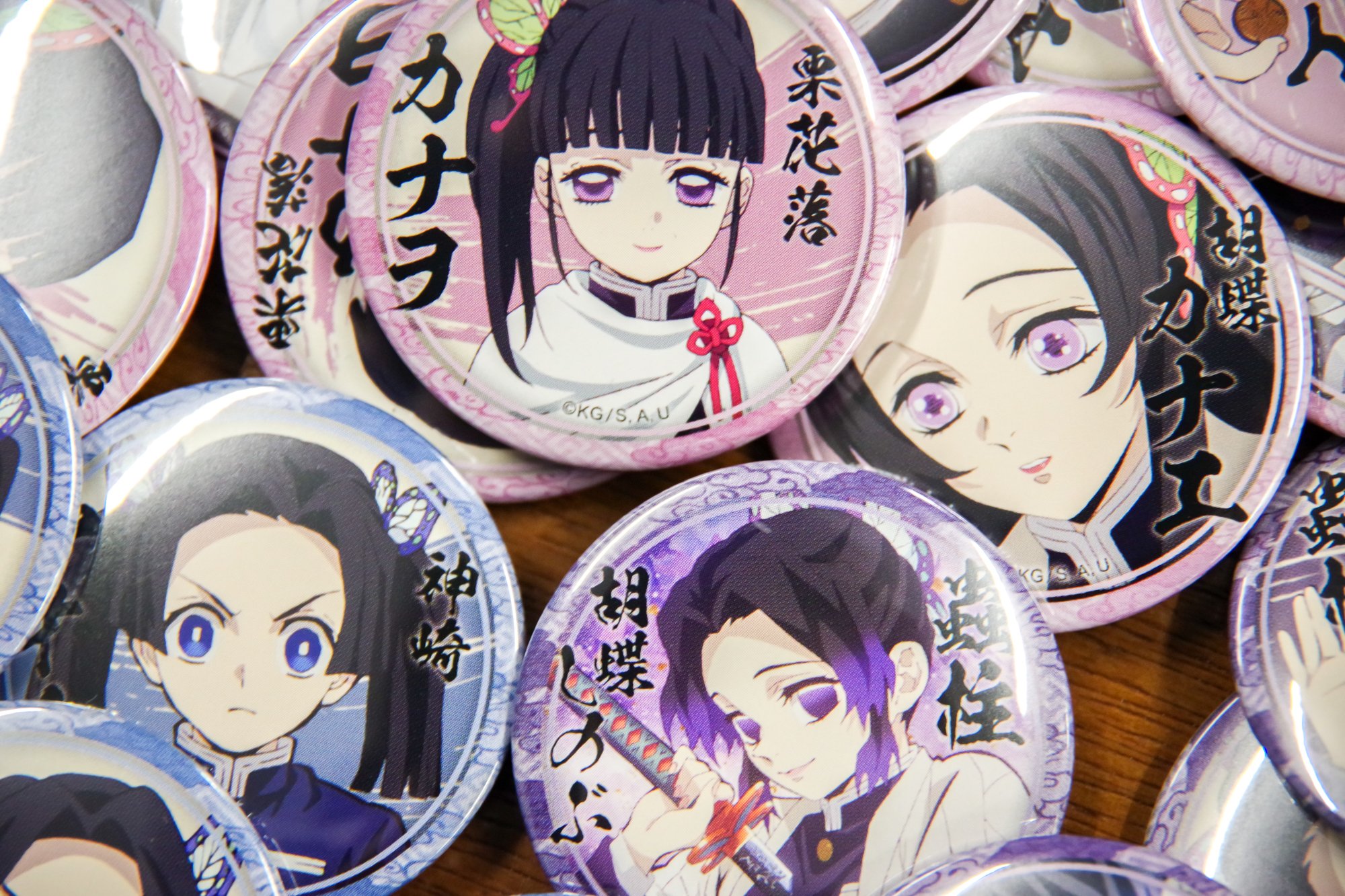 鬼滅の刃 絵巻カフェ ゆる顔缶バッジ しのぶ カナヲ アオイ