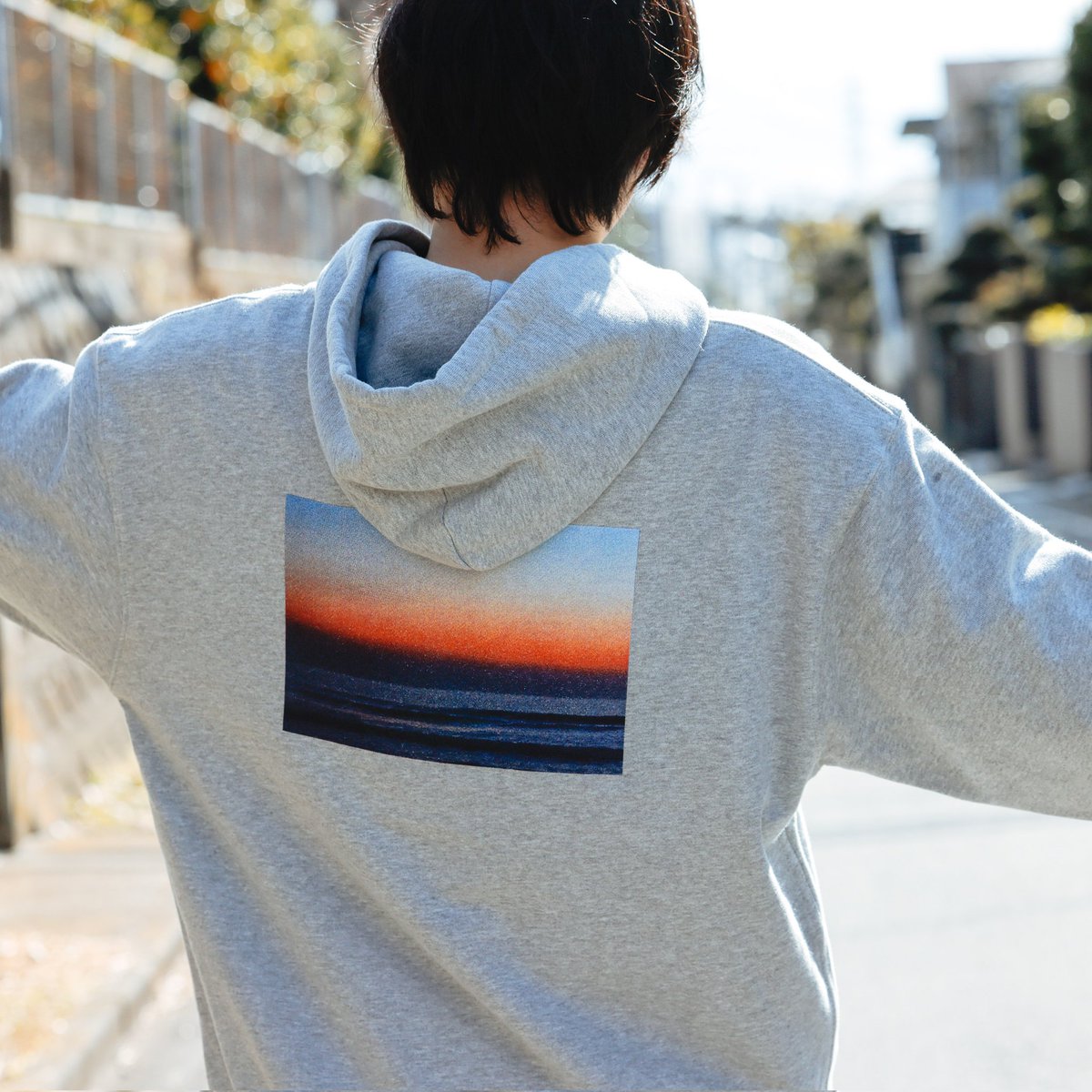 本日お昼12時から、 旅路パーカーが発売になります！ 🚨S/MとL/XLは別