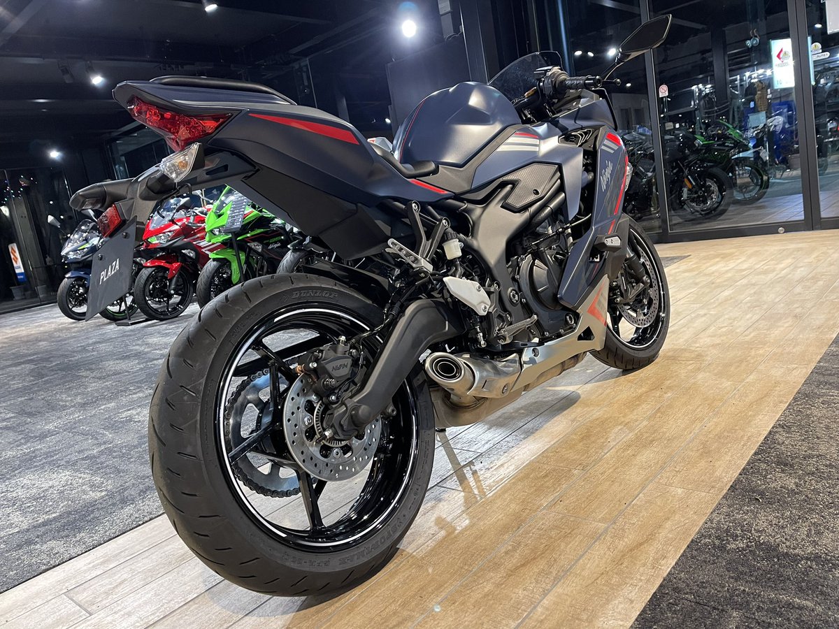 Ninja ZX-25R SEのNEWカラー メタリックマットトワイライトブルー
