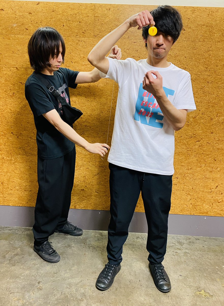 HITORI-ESCAPE TOUR 2022』 本日のグッズ先行販売は 17:00〜です！ 今